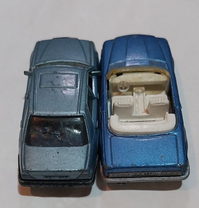 Duas miniaturas Matchbox Mercedes