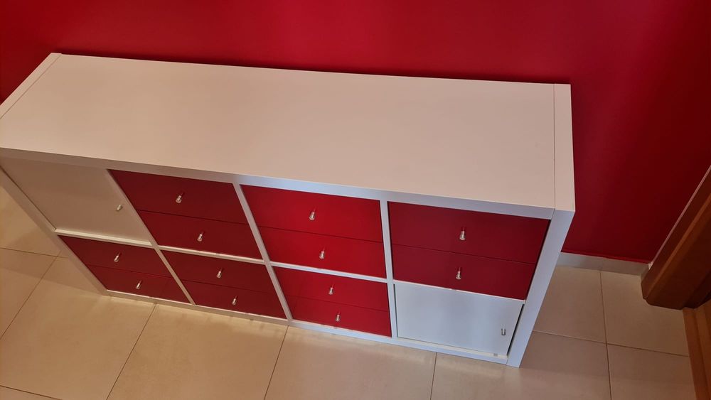 Estante kallax com gavetas e portas