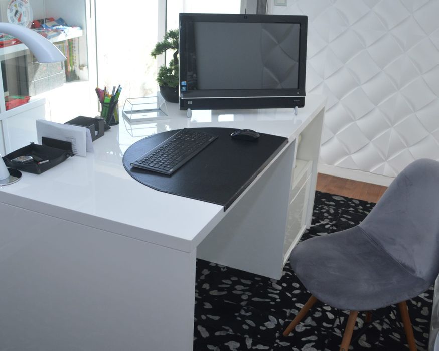 Secretária Lacada a Branco