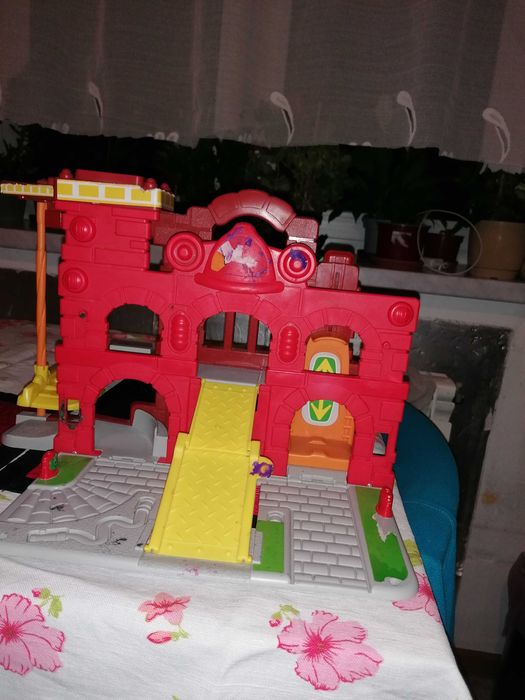 Sprzedam remize strazacka i posterunek policji