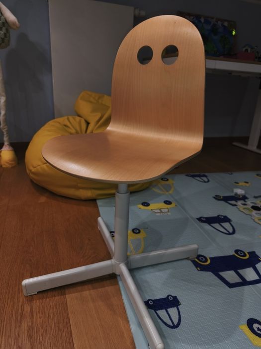 Fotel  regulowany  do biurka ,stolika  dla dziecka drewno Ikea super s