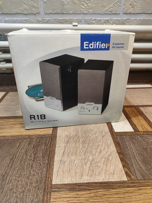 Акустична система Edifier R18 (колонки)