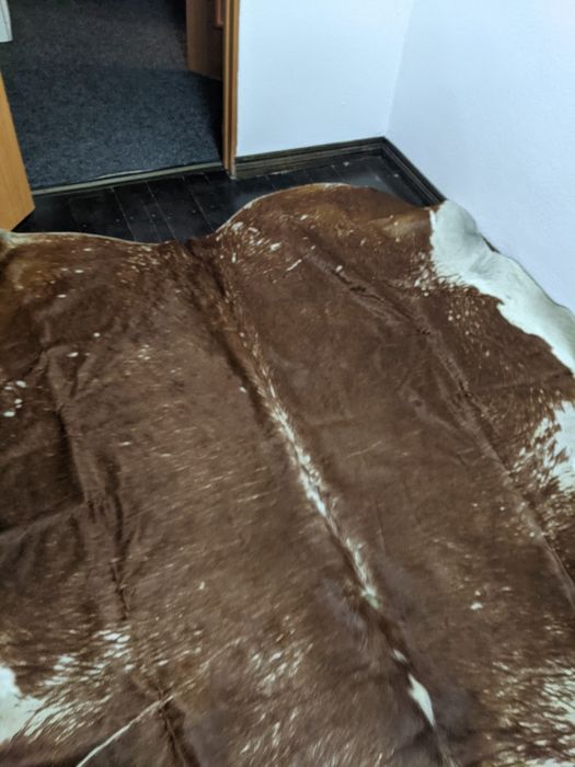 Килим з волової шкіри