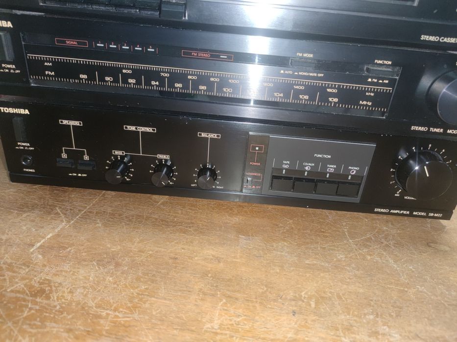 Aparelhagem TOSHIBA - Gira disco, Amplificador, Radio