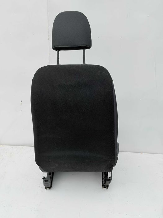 Fotel Przedni Kierowcy Renault Trafic III / Vivaro B RT3E8801