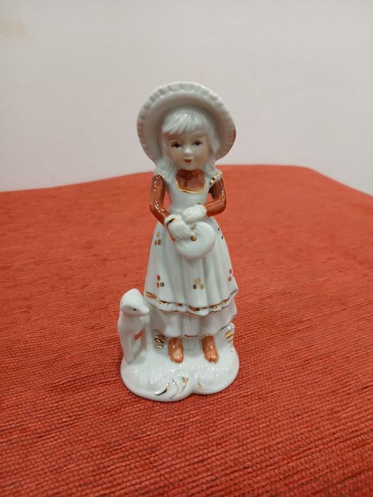 Estatueta em Porcelana