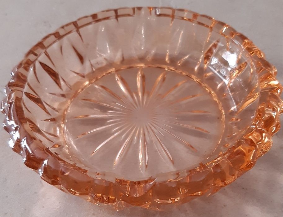 Cinzeiro em vidro rosa