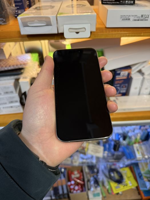 Продам Iphone 15 Pro 256 GB Natural Titan 90%