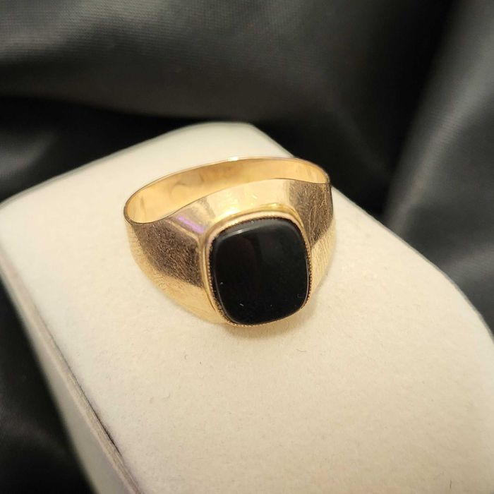 złoty pierścionek z onyksem pr 585