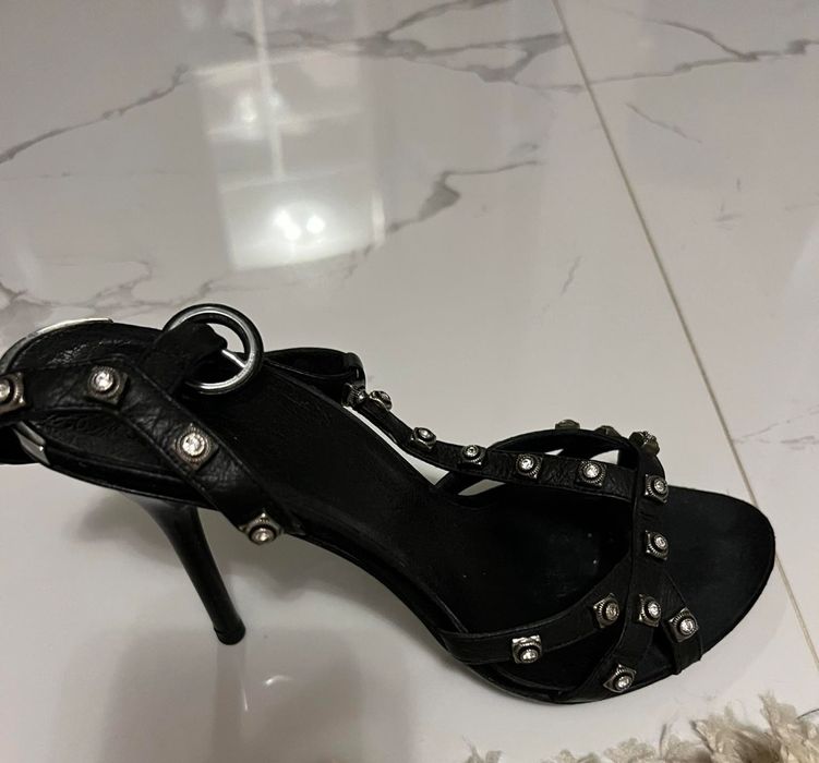 Шкіряні босоніжки SHY