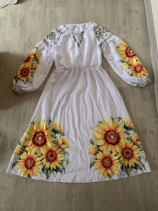 Сукня в стилі вишиванки