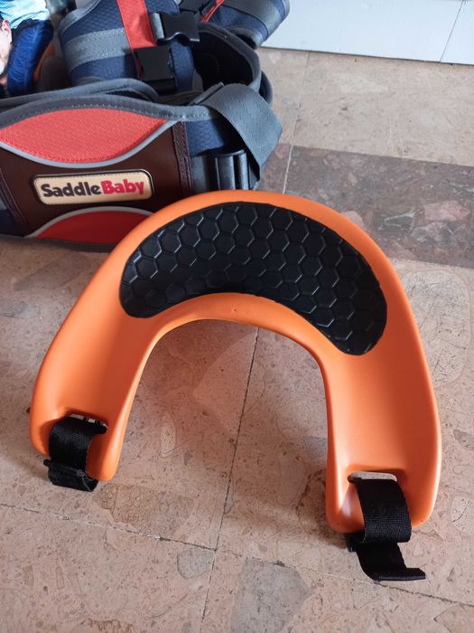 Transportadora de criança aos ombros - SaddleBaby