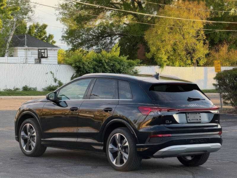 2022 Audi Q4 e-tron quattro Premium 50