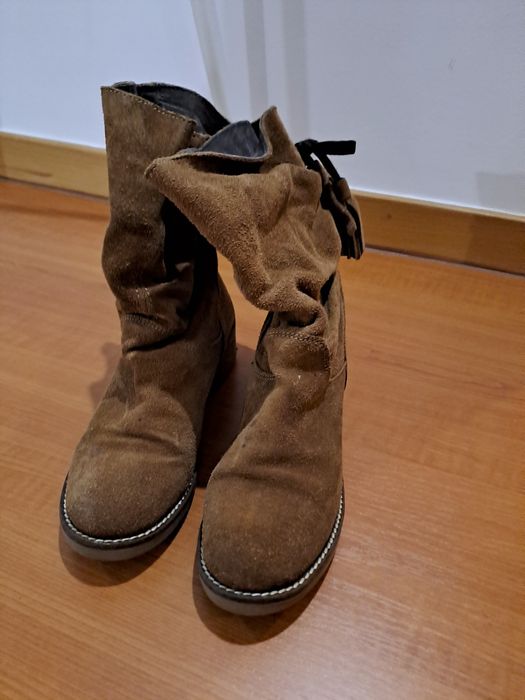 Botas castanhas camurça