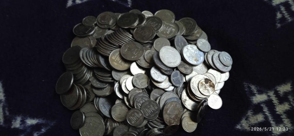 Монети різних краін все одним лотом