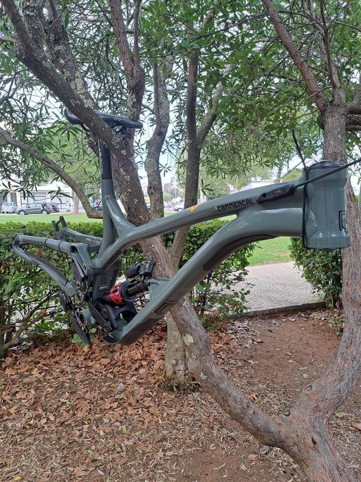 Vendo quarto commencal supreme V4.5 downhill tamanho L