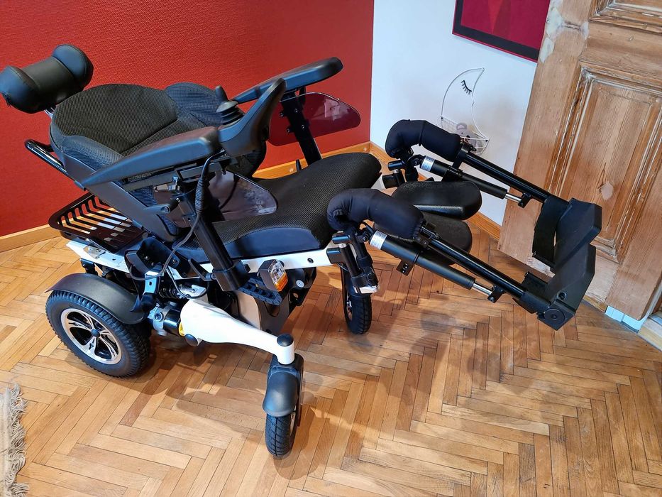 Elektryczny wózek inwalidzki De Luxe