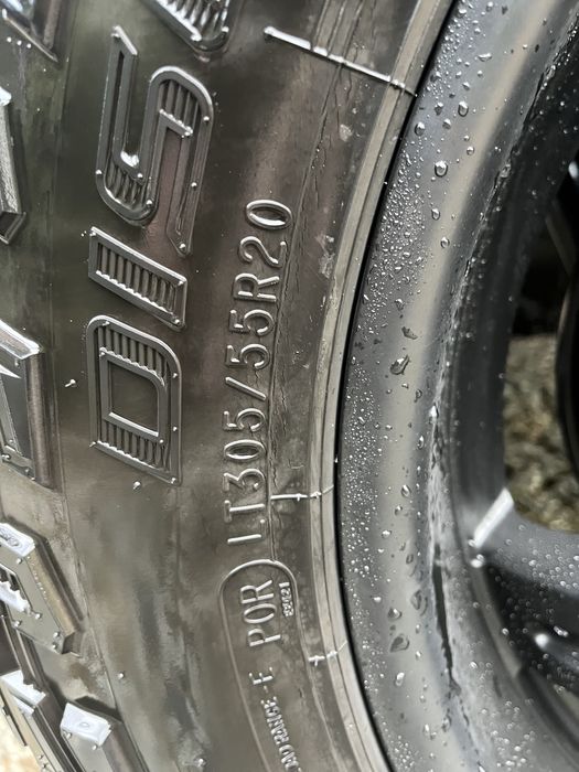 Opony 305/55R20 Cooper Discoverer STT Pro