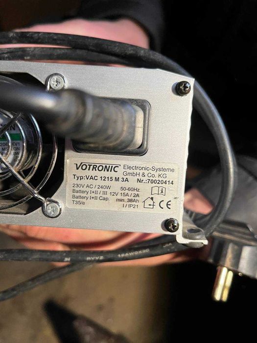 Votronic battery charger VAC 1215 M 3A - 12V / VAC1215
