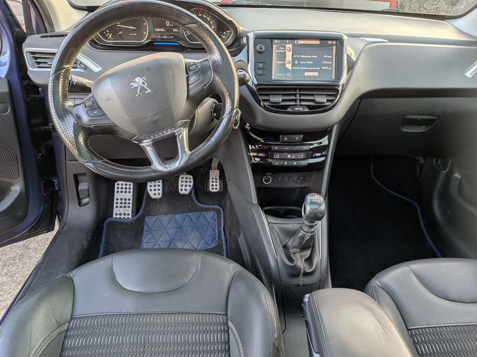Peugeot  208 boa oportunidade carro com muito extras linha desportiva