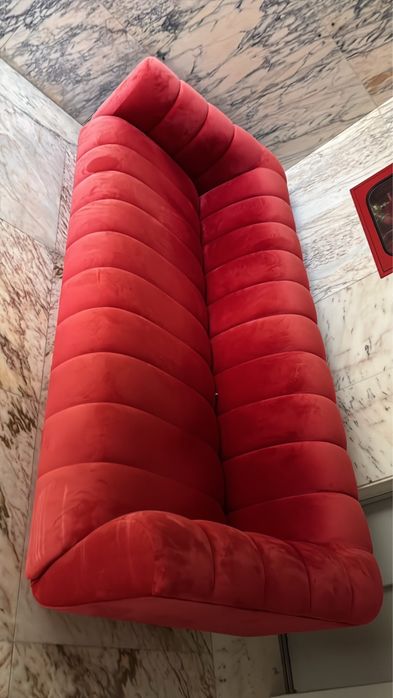 Sofa de veludo.
