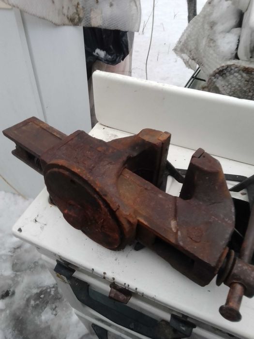 Продам Тиски Слесарные