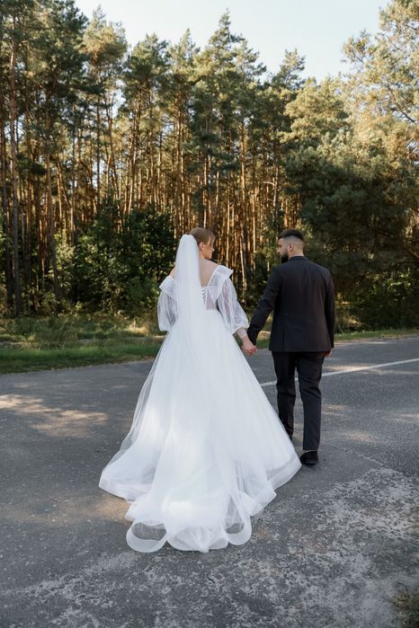 Весільне плаття білого кольору