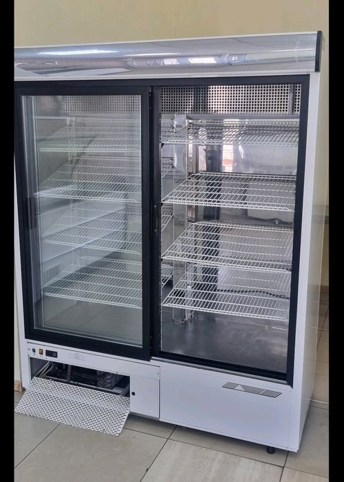 Холодильна шафа для магазина або склада