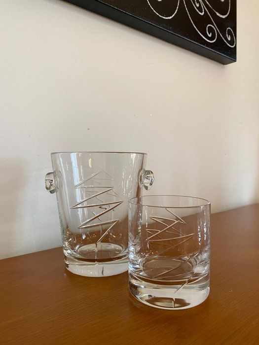 Conjunto de copos de whisky e balde em cristal