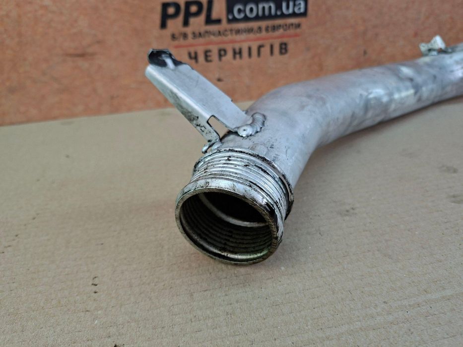 Volvo XC70 II 07-16 2.4 D патрубок трубка интеркулера 31273504