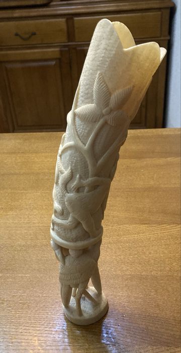 Escultura em material nobre