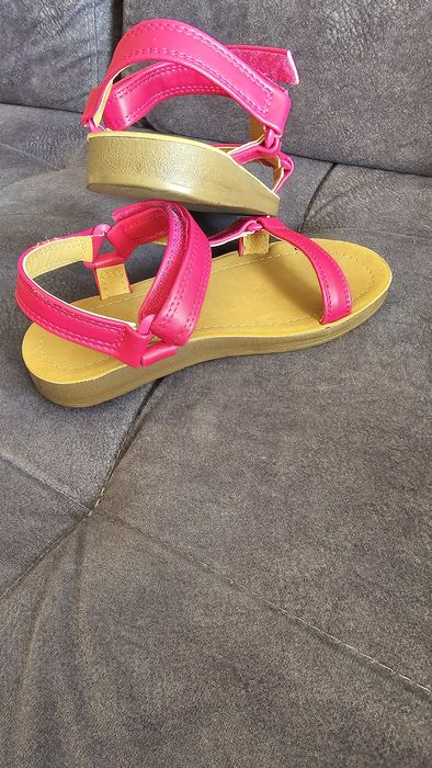 Sandałki różowe nowe