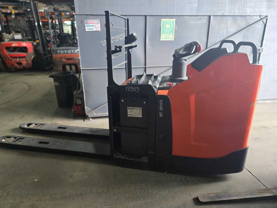 Porta paletes eletrico com garfos compridos