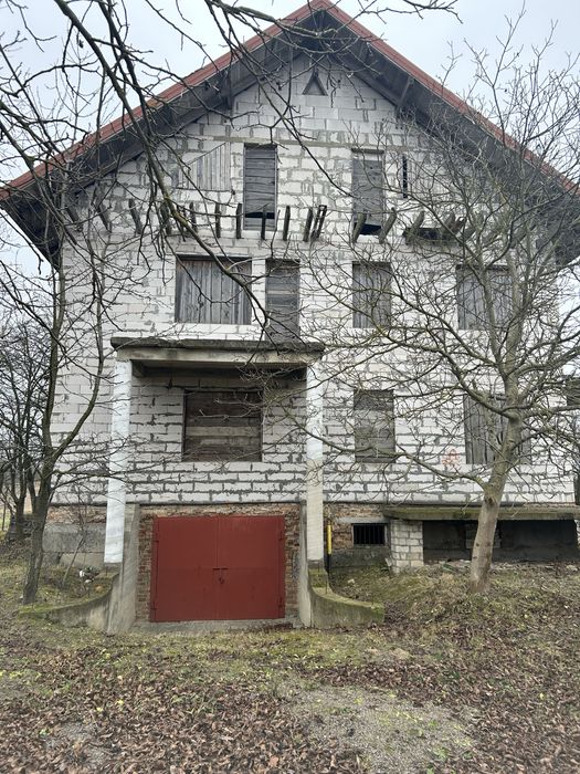 Продається недобудований будинок поруч з містом