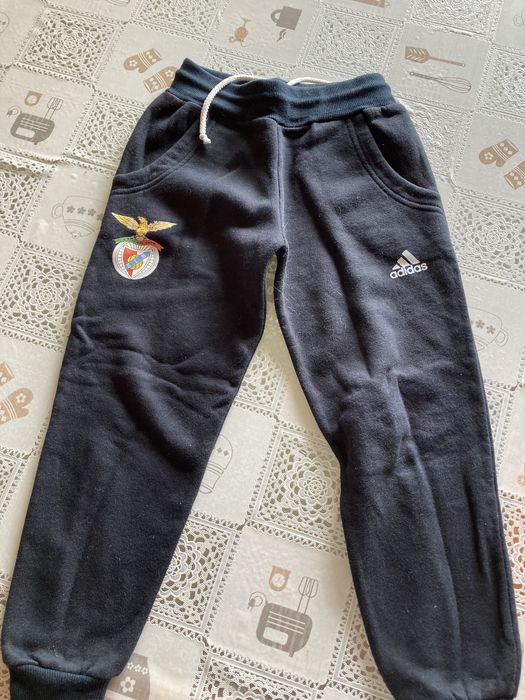 Fato de treino vermelho e preto