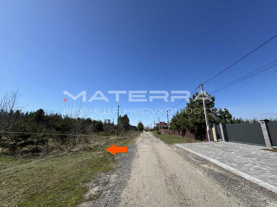 Продаж земельних ділянок по 5.5 соток у с. Бобриця. Газ, світло по вул