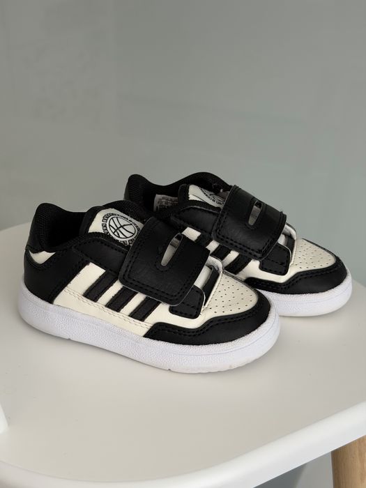 Дитячі кросівки Adidas
