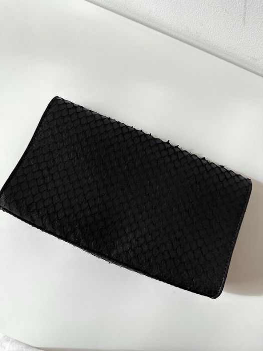 Clutch preta em pele Janiko
