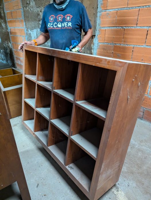 Moveis usados e com possibilidade de serem reparados para nova vida.