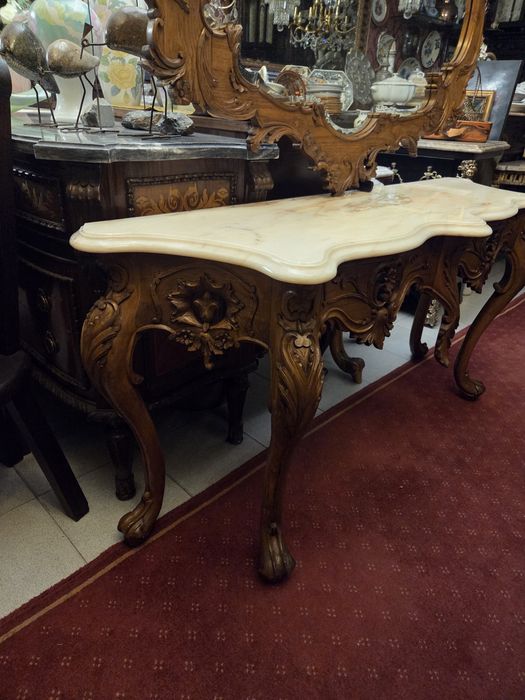 Imponente credencia com espelho