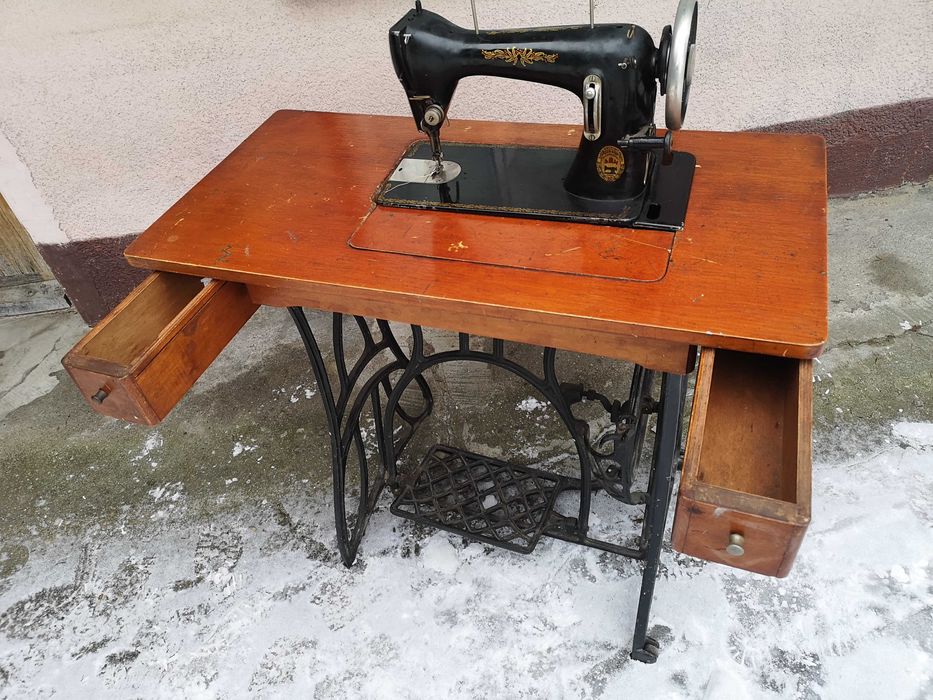 Stara maszyna do szycia radziecka