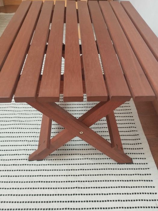 Mesa de Apoio em Madeira – Perfeita para Exterior e Varanda