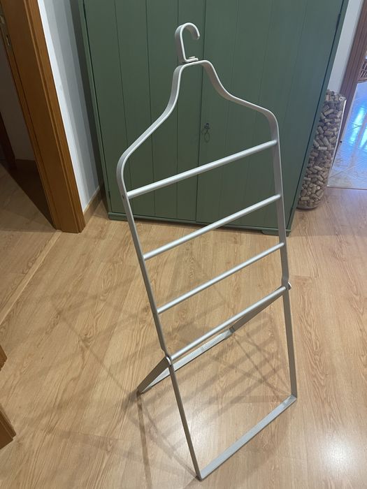 Cabide Ikea em bom estado