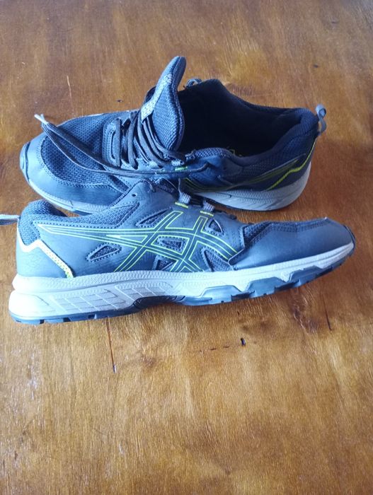 Кросівки від Asics