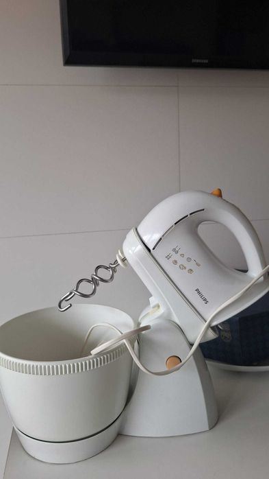 Batedeira  com suporte Philips HR1565