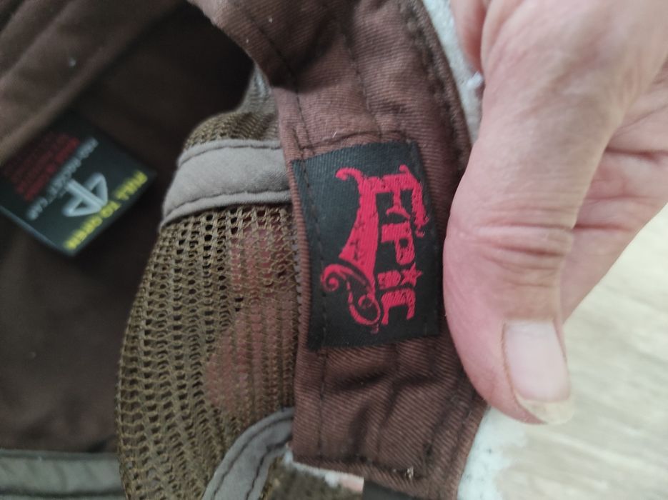 Czapka z daszkiem z  kożuszkiem vintage