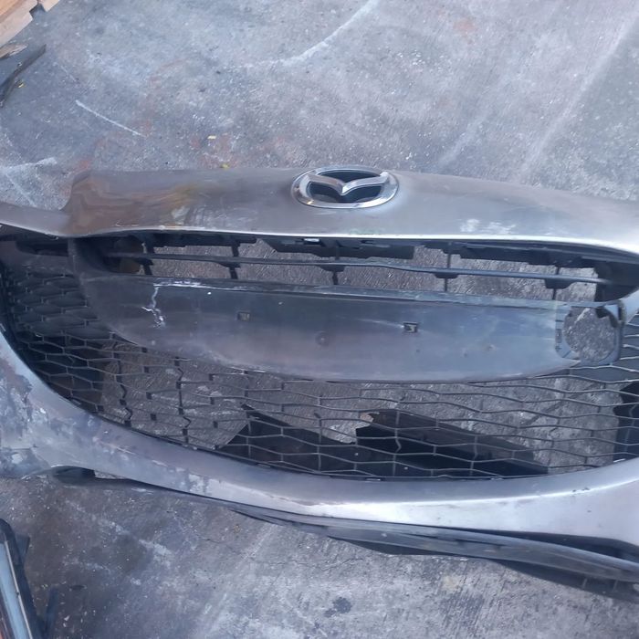 Para choques e farois mazda 3