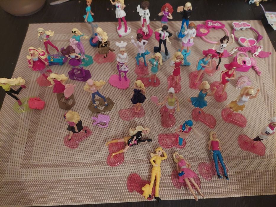 Продам киндерные фигурки Винкс,Феи,Барби,Попикси, Супер героини