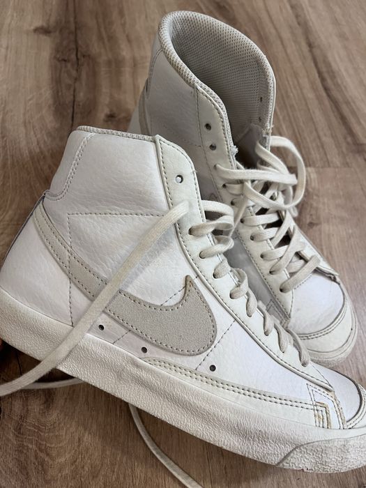 Ténis bota  marca Nike