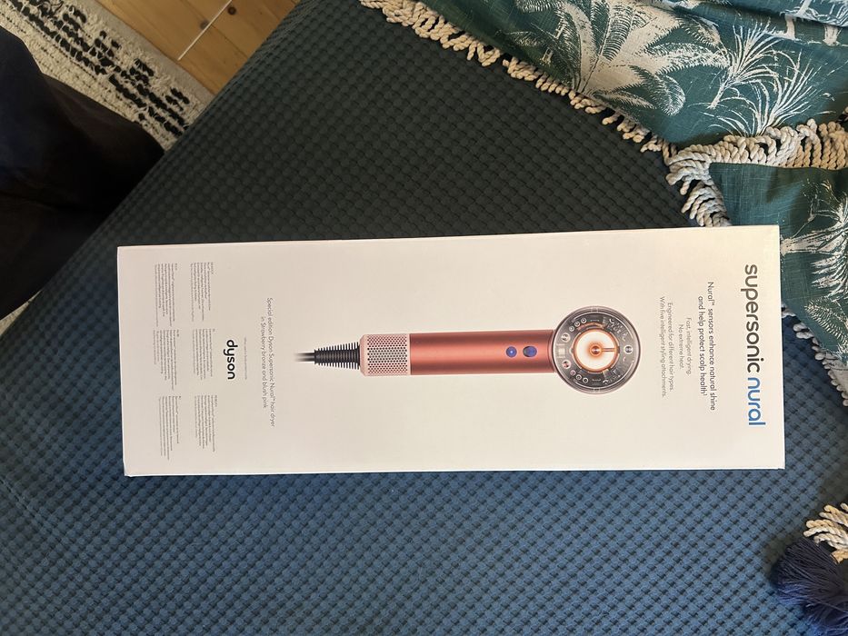 Dyson suszarka supersonic nural wraz z etui.